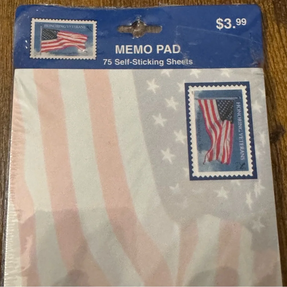 USPS Hallmark‎ Honoring Veterans Self Sticking Memo Pad Sealed 2001